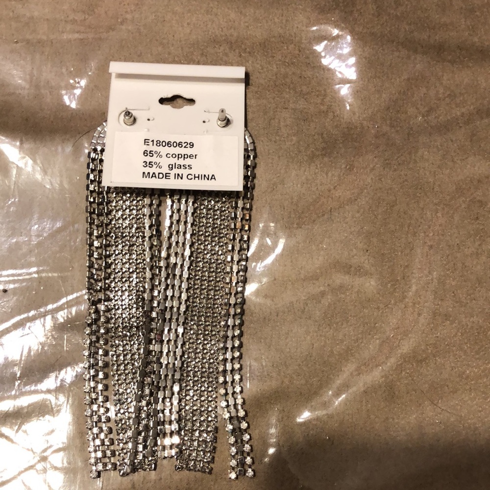 Gorgeous Fashion Nova Earrings - Picture 4 of 4
